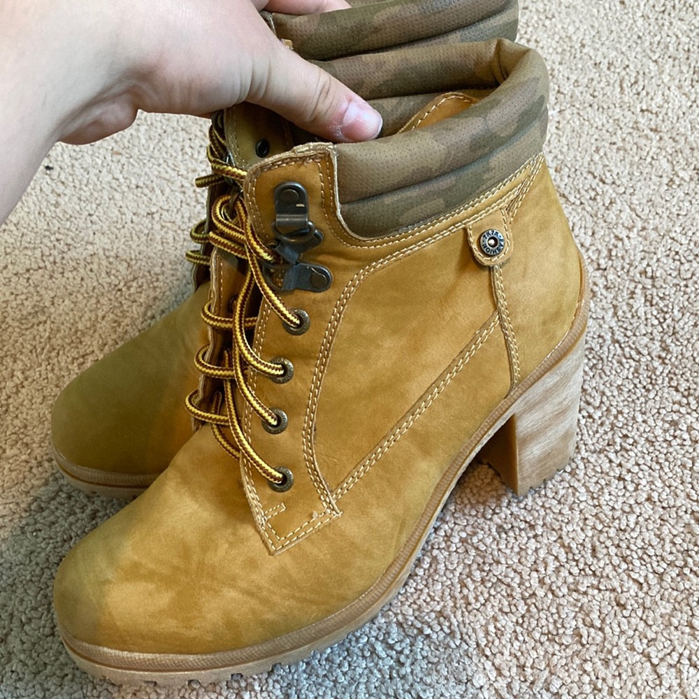 Camo leather heel/boot